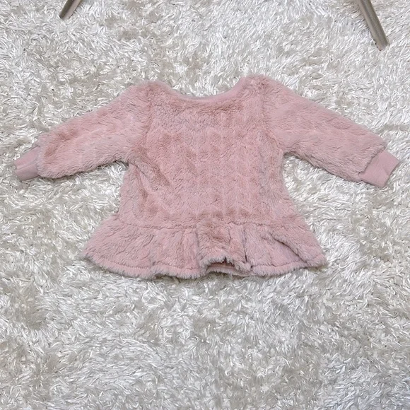 TAHARI || Tahari Baby (0-3M) Fuzzy Pink Peplum Top/Dress - Picture 2 of 4